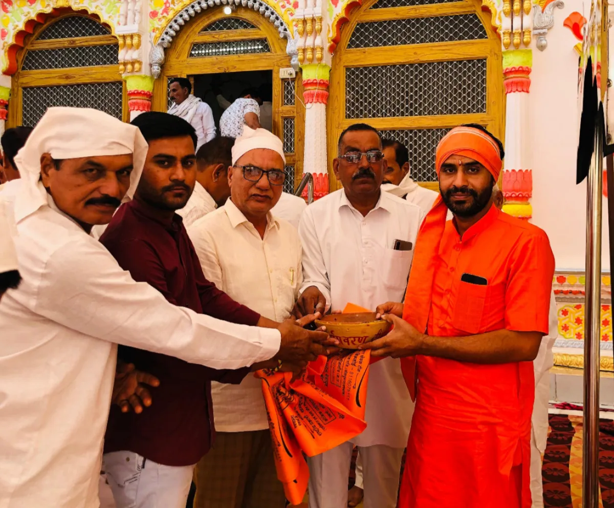 मंदिर, मस्जिद और गुरुद्वारा में पक्षियों के सकोरे भेंट किए