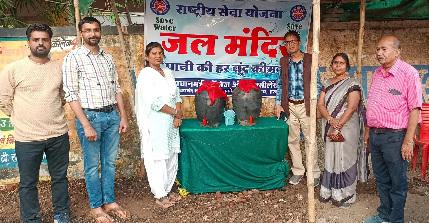 भीषण गर्मी में प्यास बुझाने लगाए प्याऊ