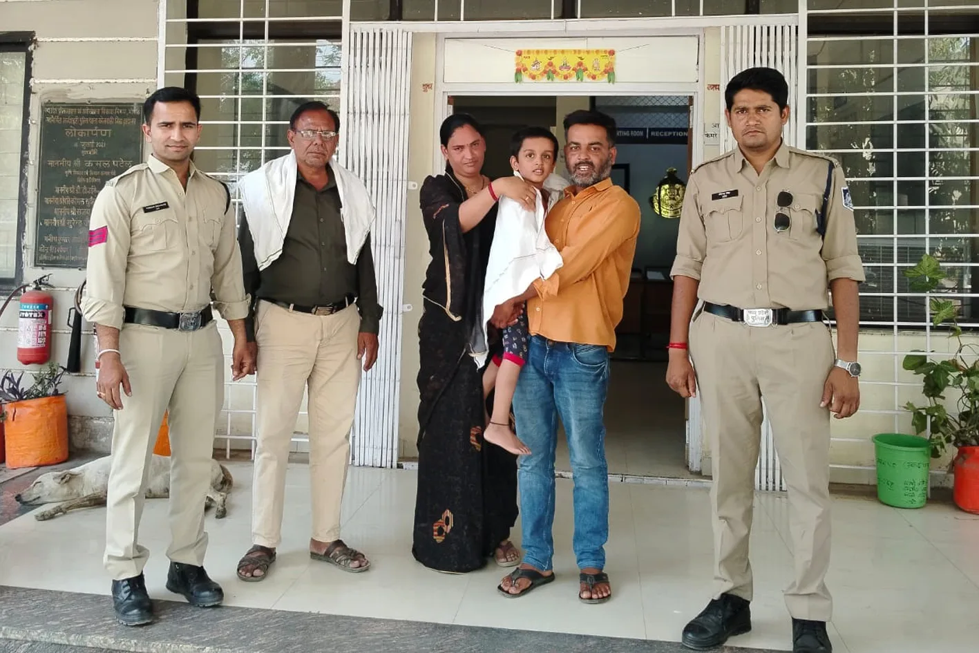 गुमशुदा बच्चे को कोतवाली पुलिस ने माता-पिता के सुपुर्द किया