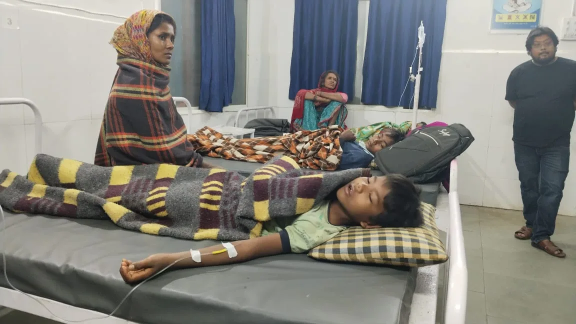सेमरी अस्पताल में आया फूड प्वाइजनिंग का मामला, 6 बच्चों का इलाज जारी