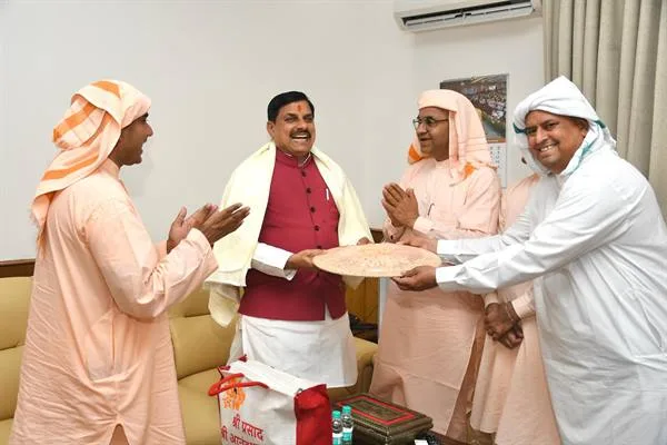 मुख्यमंत्री डॉ. यादव से मिले श्री आनंदपुर धाम के पदाधिकारी