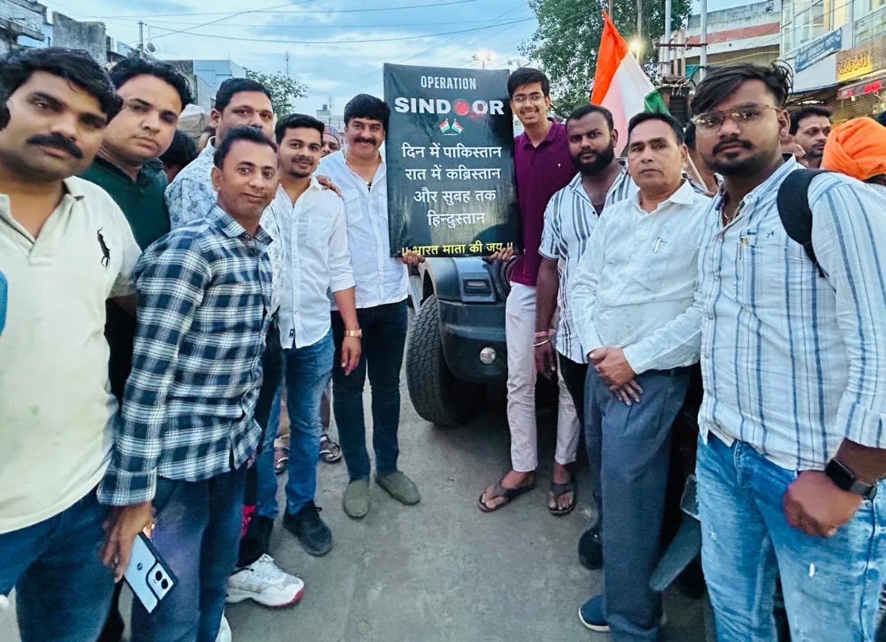 भाजपा नेता और कार्यकर्ताओं ने ऑपरेशन सिंदूर की खुशी आतिशबाजी और रैली निकालकर की जाहिर