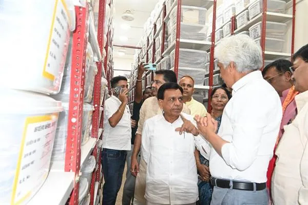उप मुख्यमंत्री श्री देवड़ा ने जबलपुर में किया राजस्व अभिलेखागार का अवलोकन