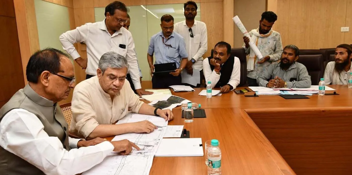 केन्द्रीय रेलमंत्री से विधायक शर्मा के नेतृत्व में मिला प्रतिनिधिमंडल