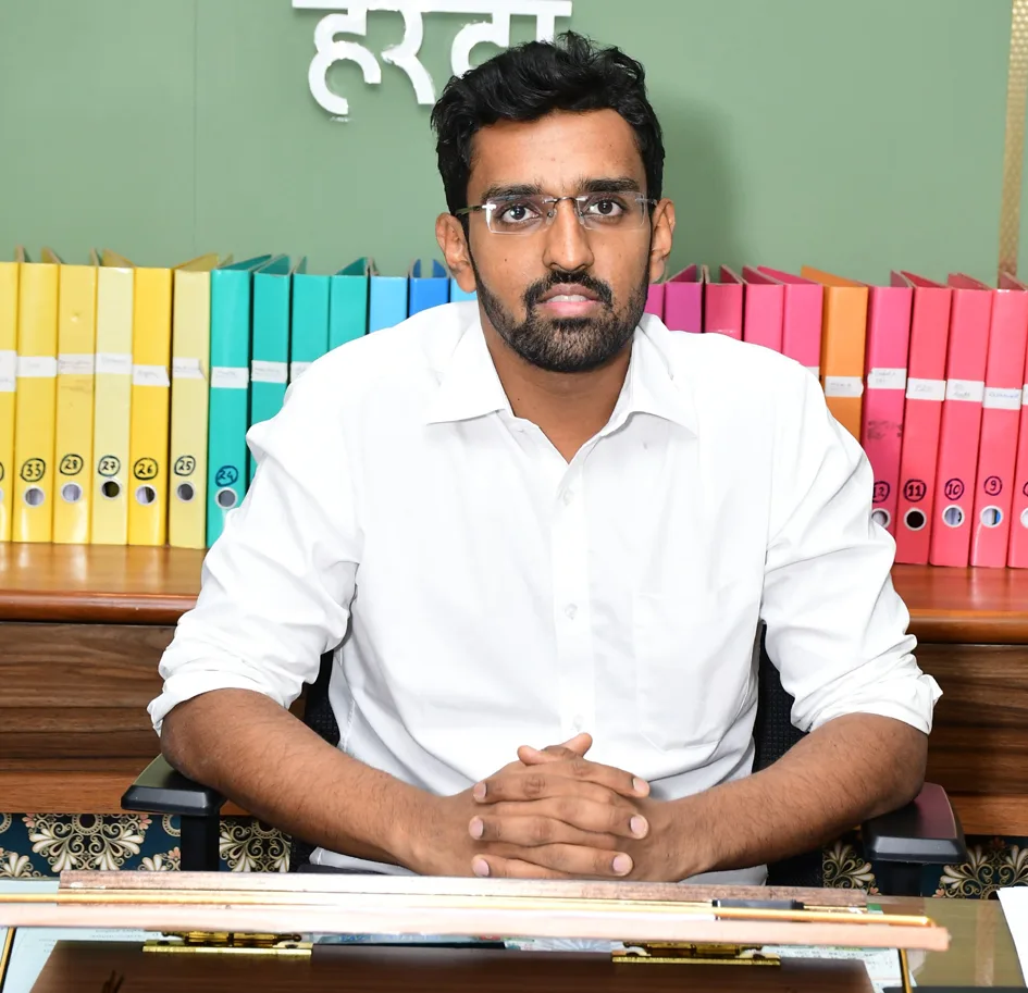 कलेक्टर साहब मरे तो जलने की जगह दे दो!
