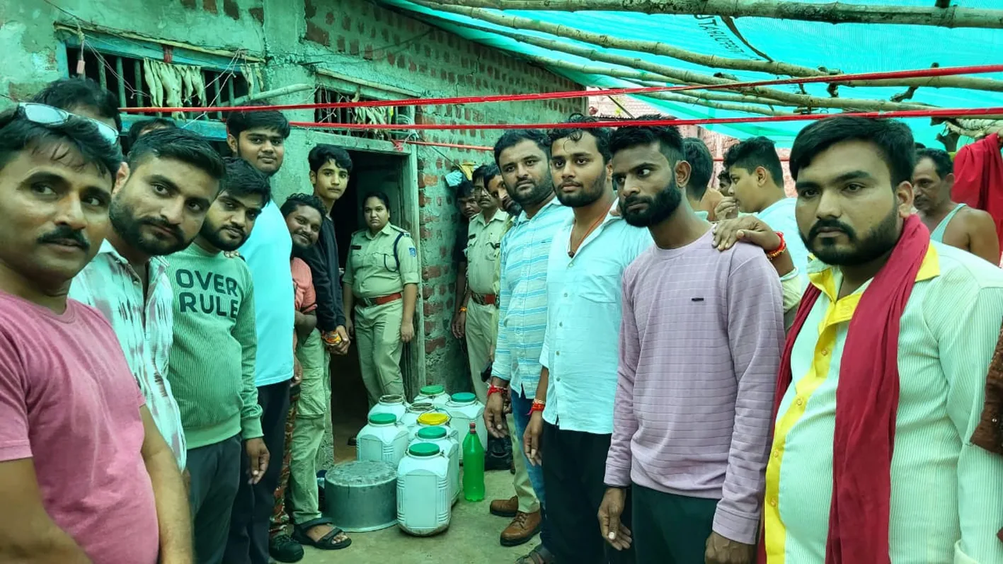 आबकारी विभाग के दल ने ग्राम कमताड़ा में की छापामार कार्यवाही