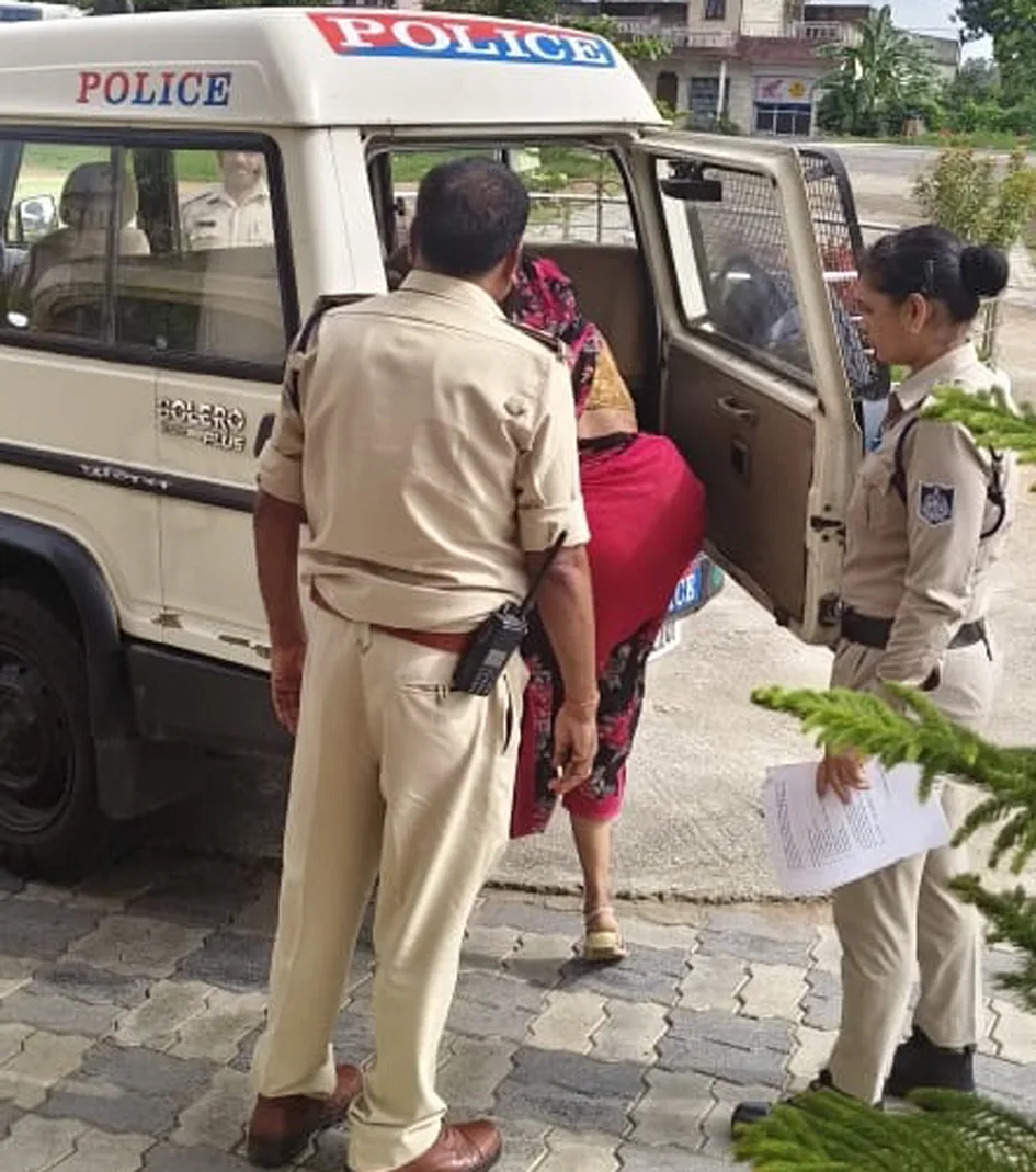 नाबालिकों की खरीद-फरोख्त में लिप्त महिला तस्कर गिरफ्तार
