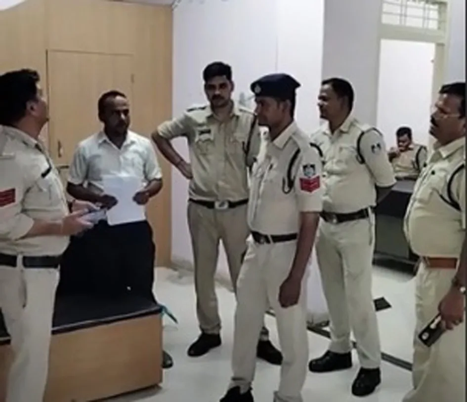 एलबीएस कॉलेज की छात्रा को परेशान करने वाले पर 3 छात्रों पर एफआईआर दर्ज