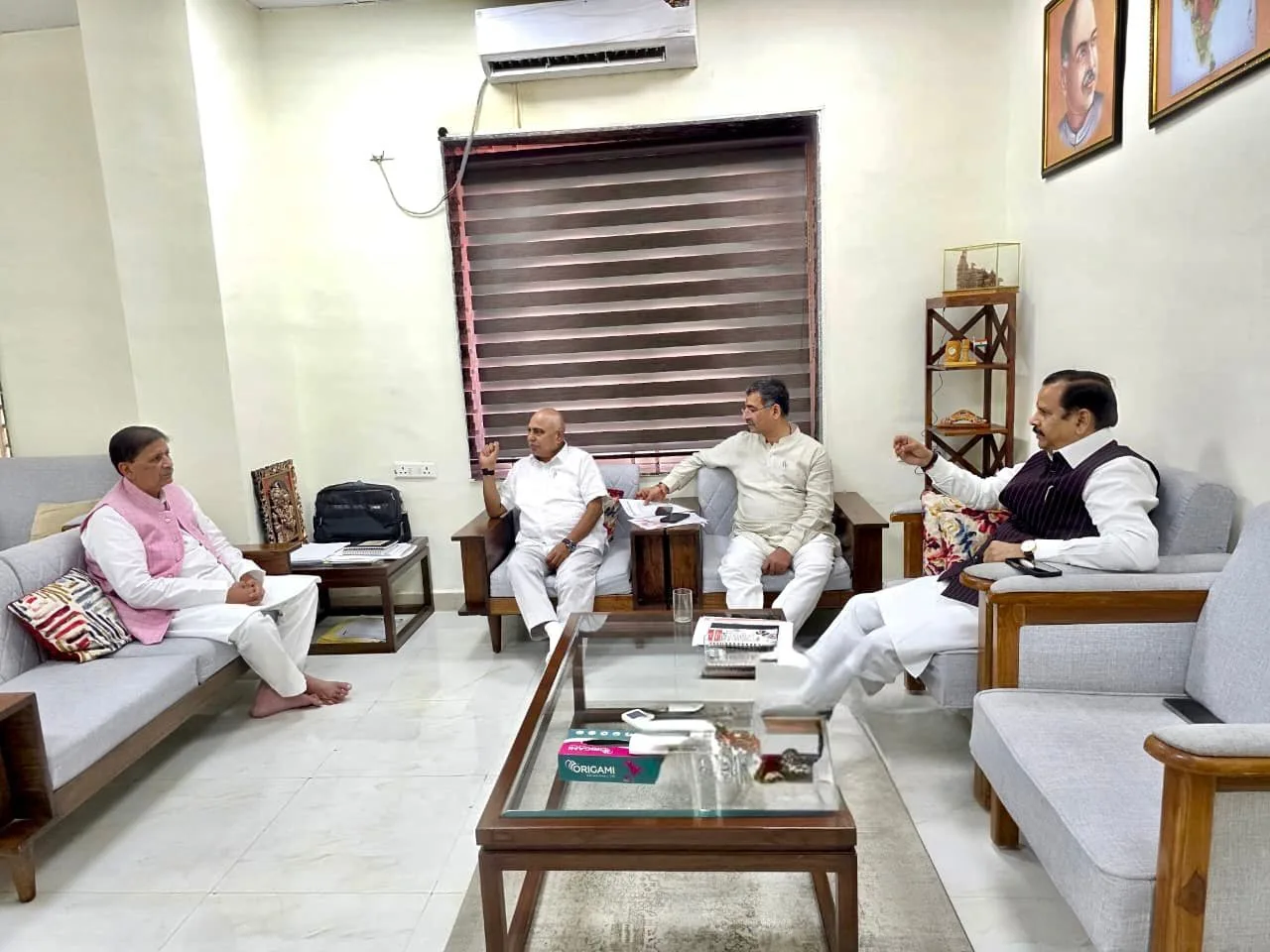 भाजपा मुख्यालय में विधायक की लगी क्लास 