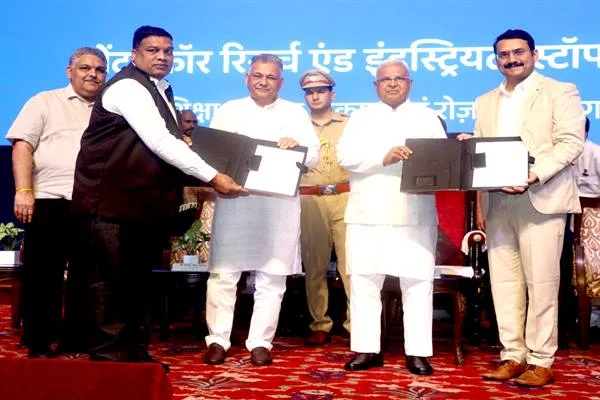 उद्योगों की मांग अनुसार कौशल विकास पाठ्यक्रम डिजाइन करें : राज्यपाल श्री पटेल