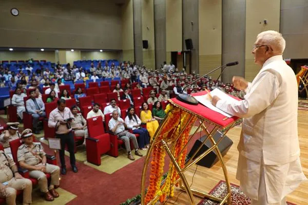 उत्कृष्ट कार्य, अनुकरणीय कर्तव्यबोध और जनसेवा का प्रमाण है पदक: राज्यपाल श्री पटेल