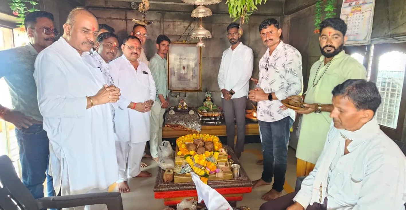 संत सिंगाजी मंदिर में विधायक दोगने का किया तुलादान