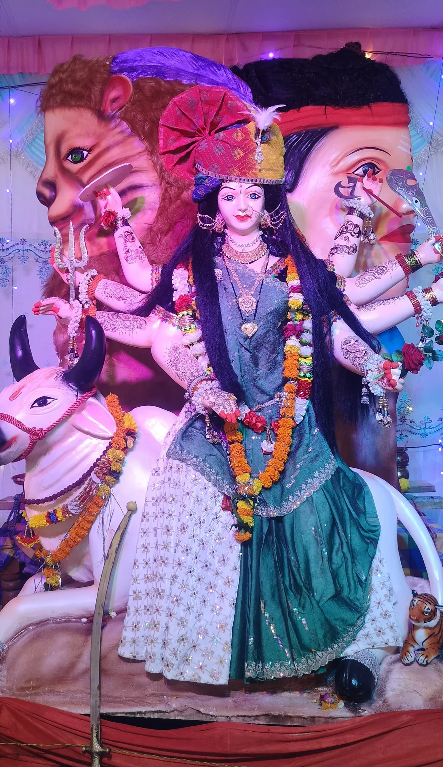 श्रद्धालुगण तन-मन से मां जगदंबा की कर रहे सेवा