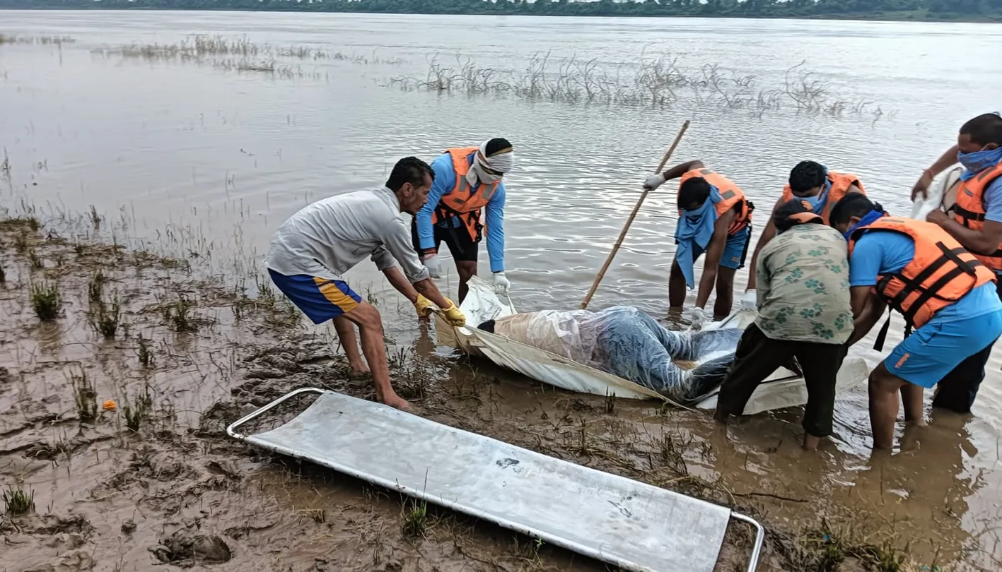 नर्मदा नदी में मिला भीकनगांव के प्रापर्टी डीलर का शव