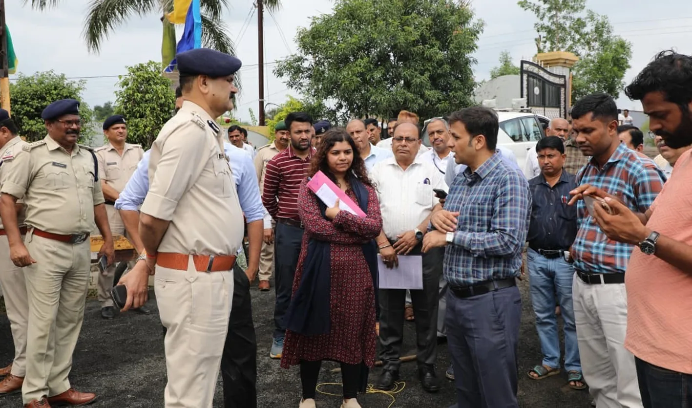 कमिश्नर, आईजी ने मुख्यमंत्री के कार्यक्रम स्थल का किया निरीक्षण  