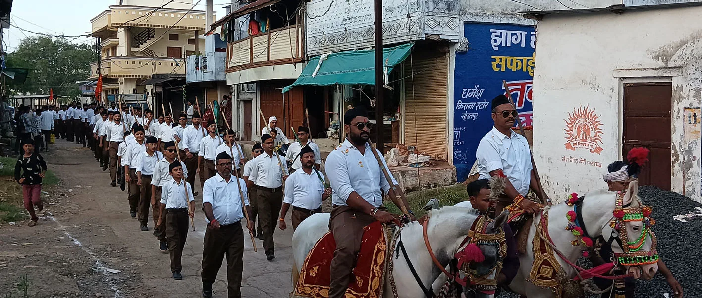 राष्ट्रीय स्वयंसेवक संघ ने शताब्दी पर्व पर निकाला पथ संचलन