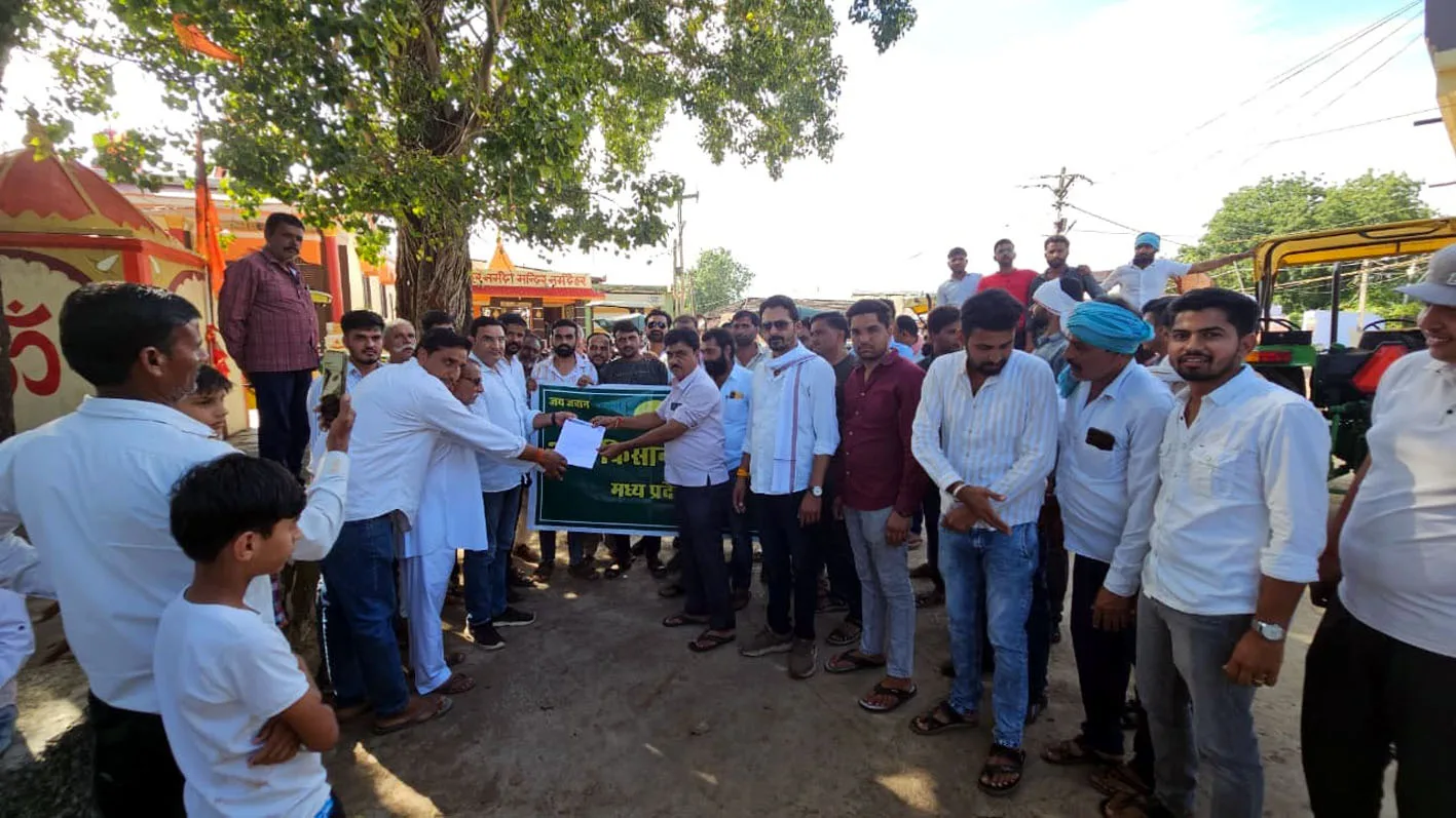 आम किसान यूनियन ने पंचायत स्तर पर निकाली ट्रैक्टर रैली