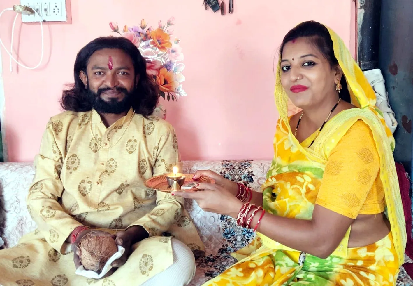 भाई दूज पर छलका भाई-बहन का स्नेह, तिलक कर मांगी लंबी उम्र की दुआ