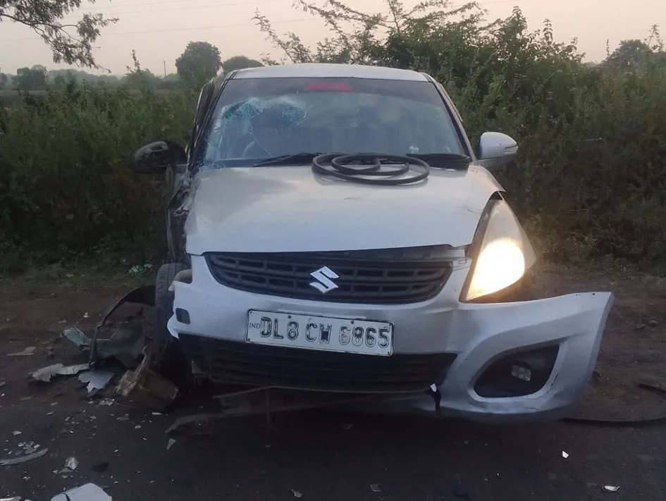 हरदा-खंडवा मार्ग पर हार्वेस्टर से टकराई कार, वाहन क्षतिग्रस्त