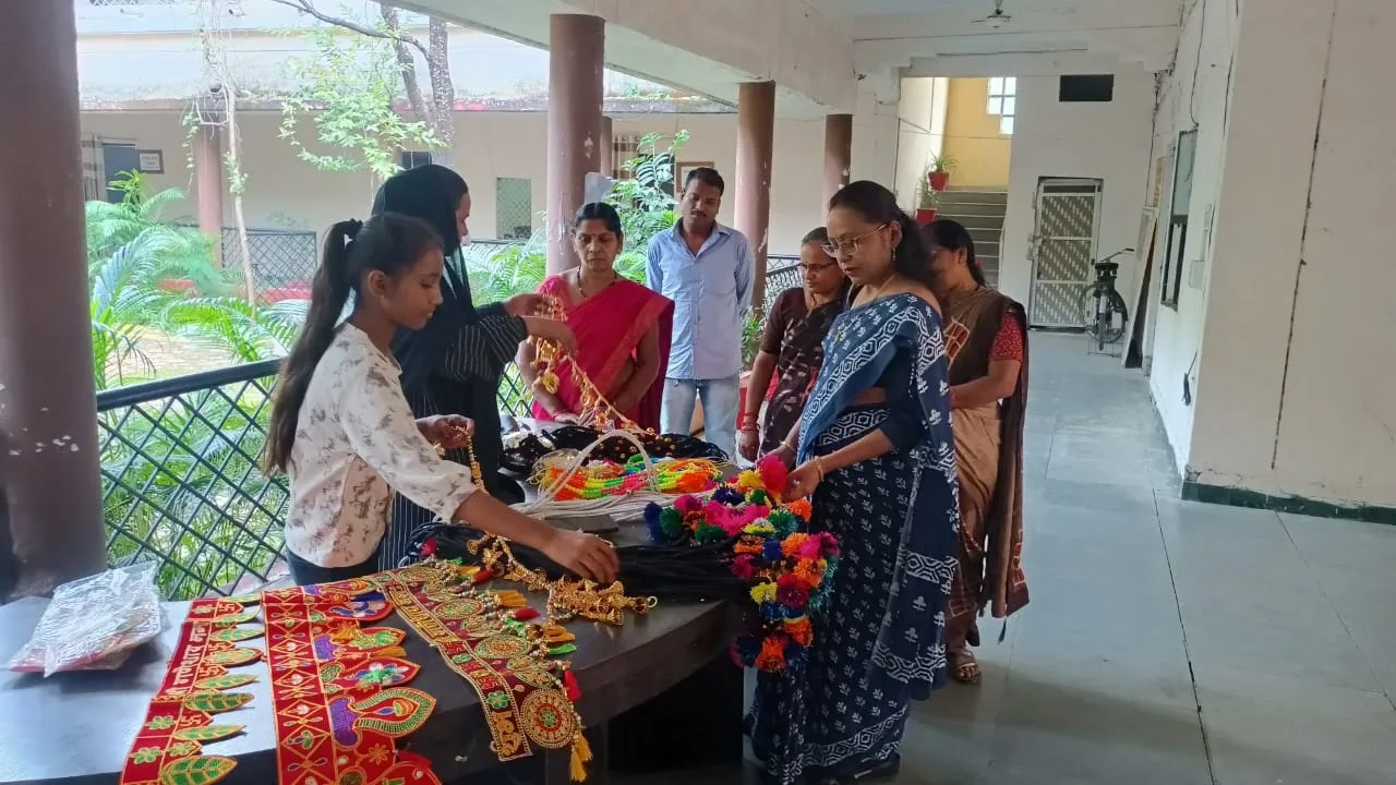 दीपावली पर्व पर स्वयं सहायता समूह बेचेंगे उत्पाद