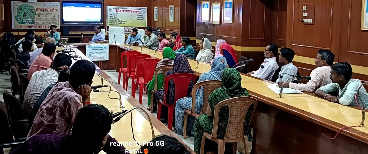प्रधानमंत्री स्वनिधि योजना के पथ विक्रेताओं को दिया प्रशिक्षण