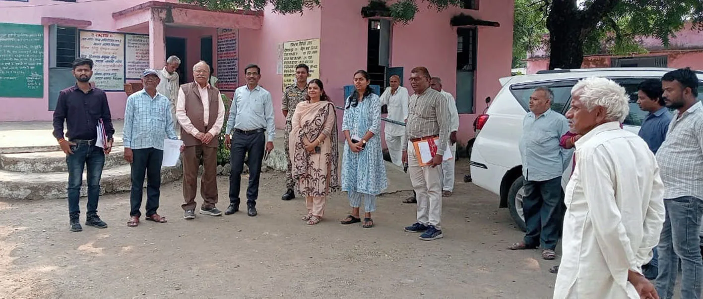 प्रेक्षक ने खिरकिया अनुभाग का भ्रमण कर पुनरीक्षण का निरीक्षण किया
