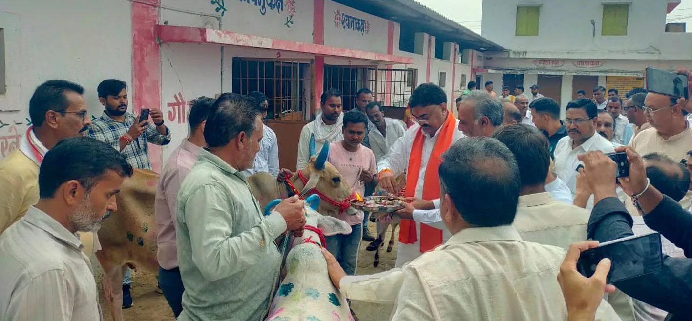 कामधेनु गौ-शाला में जिला स्तरीय गोवर्धन पूजन कार्यक्रम संपन्न