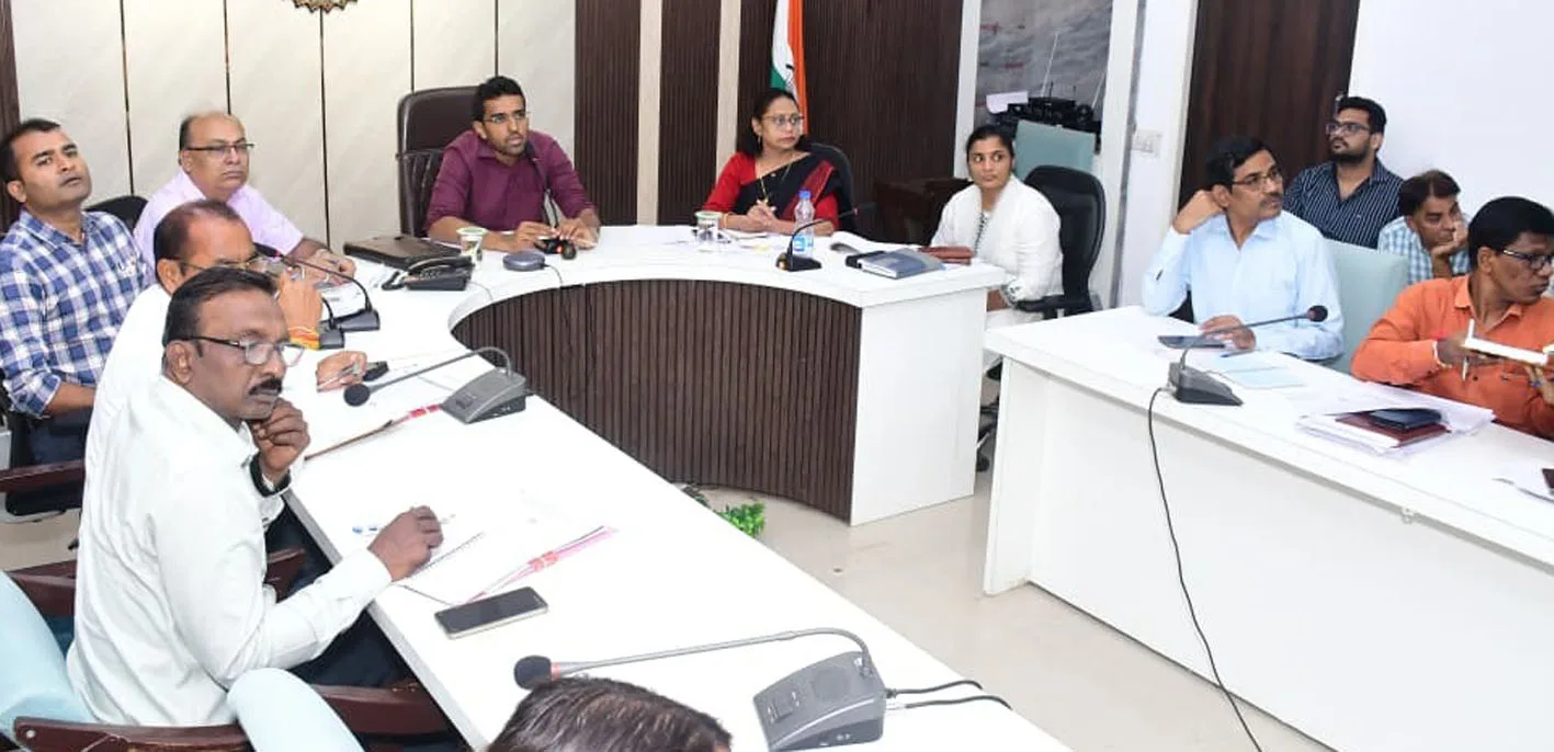 50 दिवस से अधिक लंबित सीएम हेल्पलाइन के प्रकरणों का निराकरण अनिवार्य करें