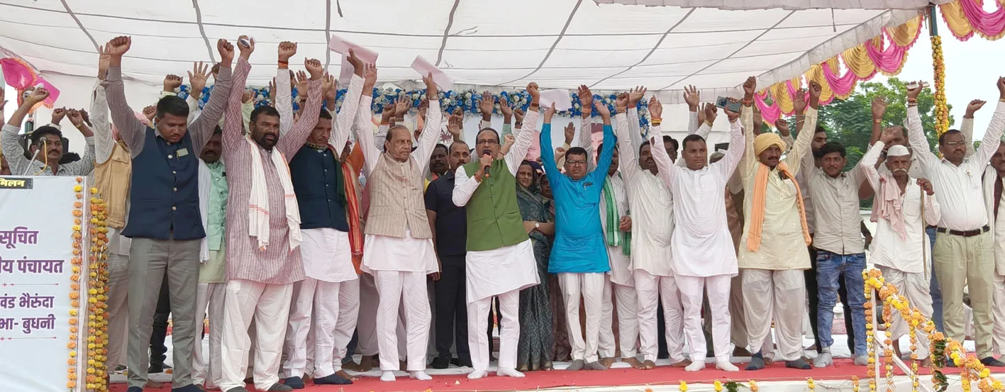 किसकी सुनें अधिकारी- शिवराज की हुंकार या शासन का आदेश