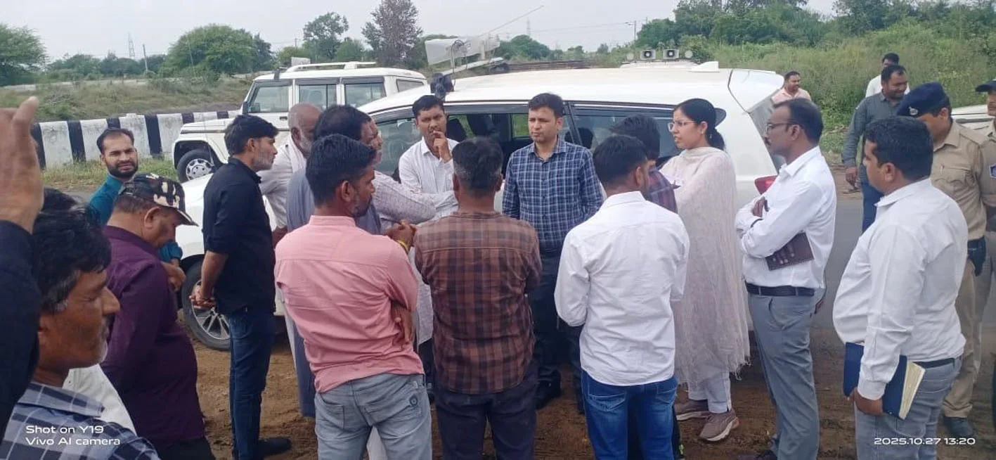 संभागायुक्त ने हंडिया शाखा नहर व तवा बांयी तट मुख्य नहर का किया निरीक्षण