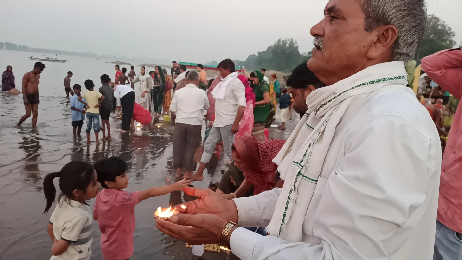 हंडिया नर्मदा तट को पॉलिथीन मुक्त किए जाने की मांग