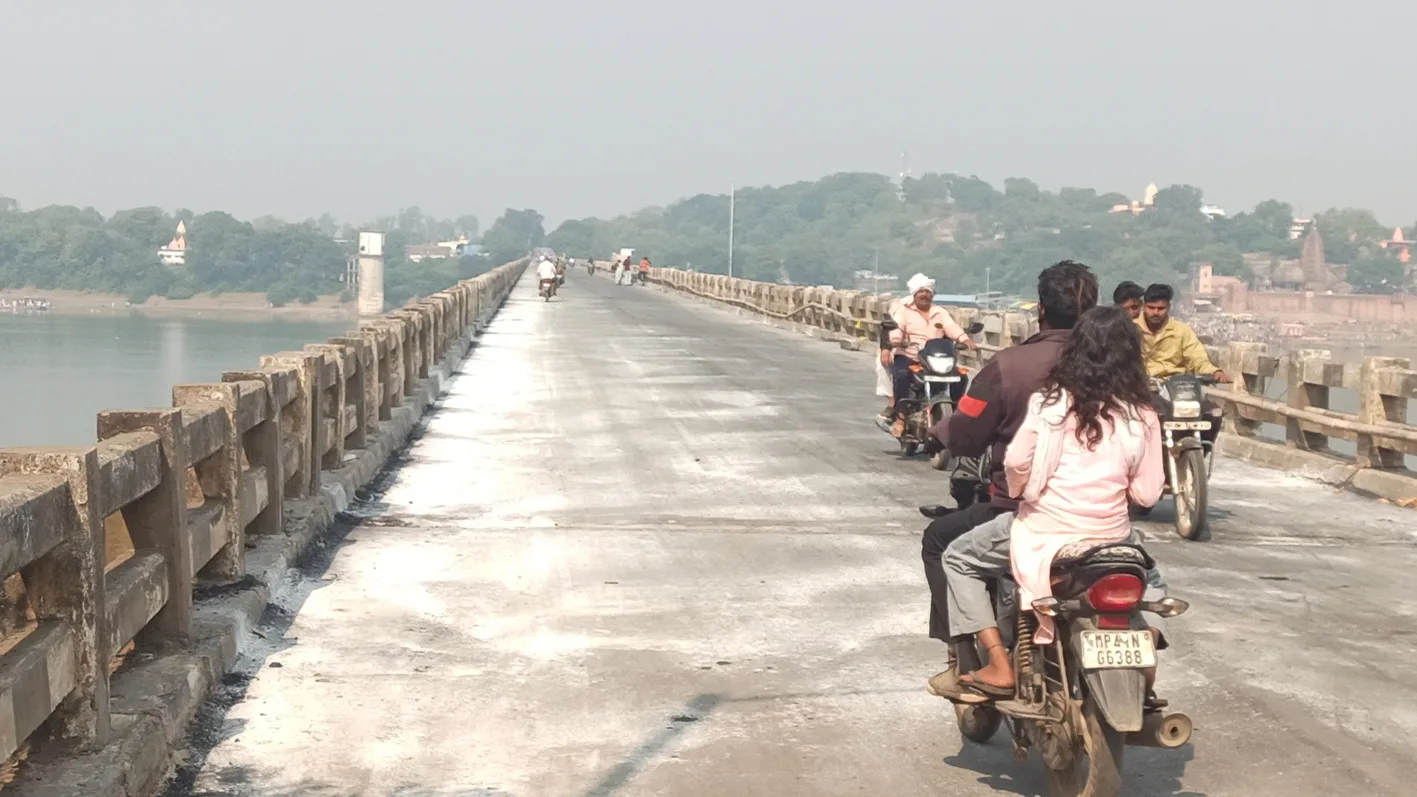 नर्मदा पुल का मरम्मत कार्य पूरा