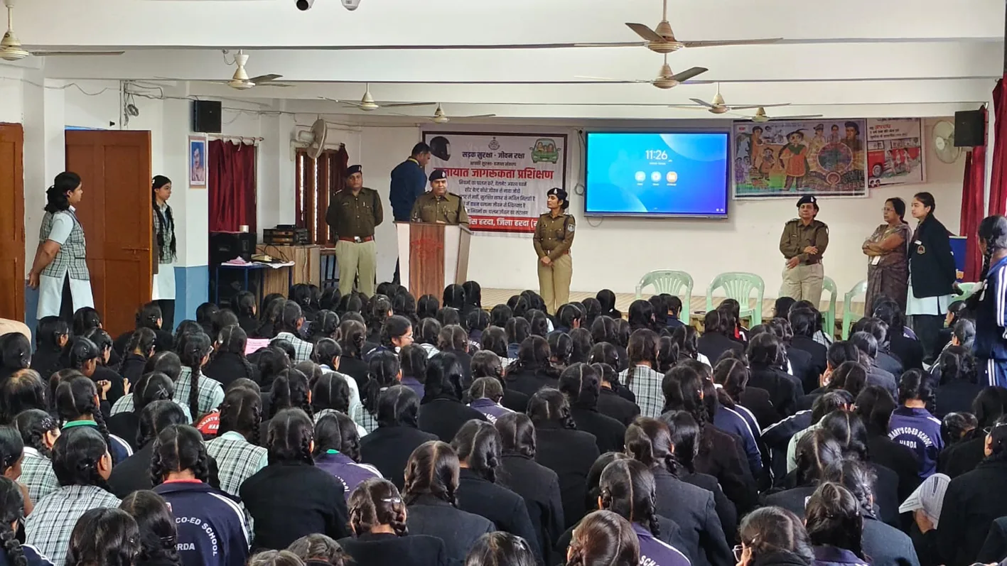 यातायात नियम, सायबर सुरक्षा पर पुलिस का जागरुकता कार्यक्रम