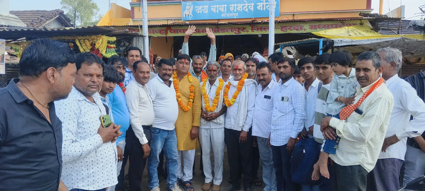नर्मदा परिक्रमा हेतु सोडलपुर से भक्तों का पैदल प्रस्थान
