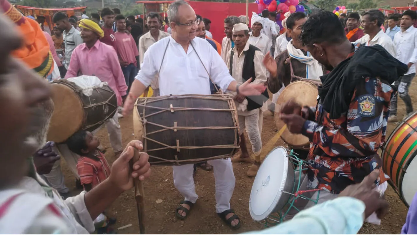 आदिवासी परंपरानुसार..