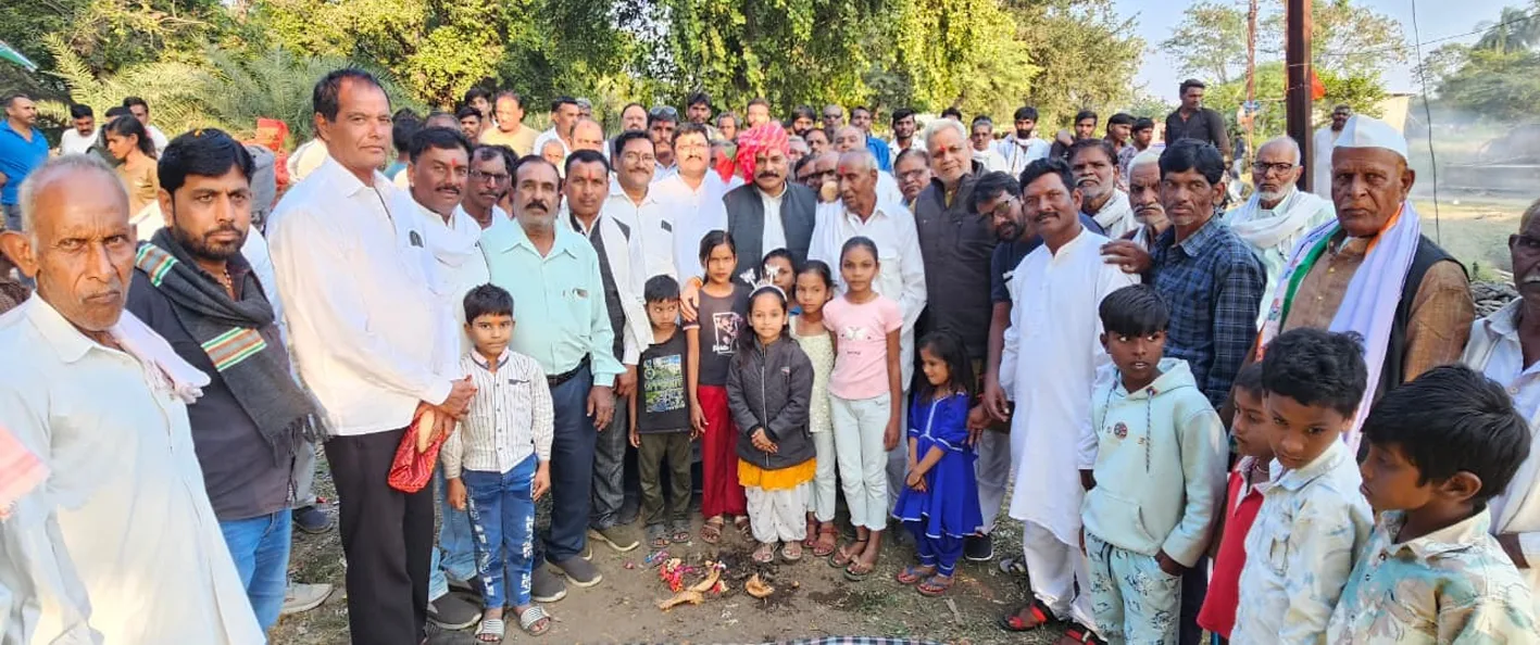 विधायक दोगने ने मोहनपुर में बाउंड्रीवाल निर्माण का किया भूमिपूजन  