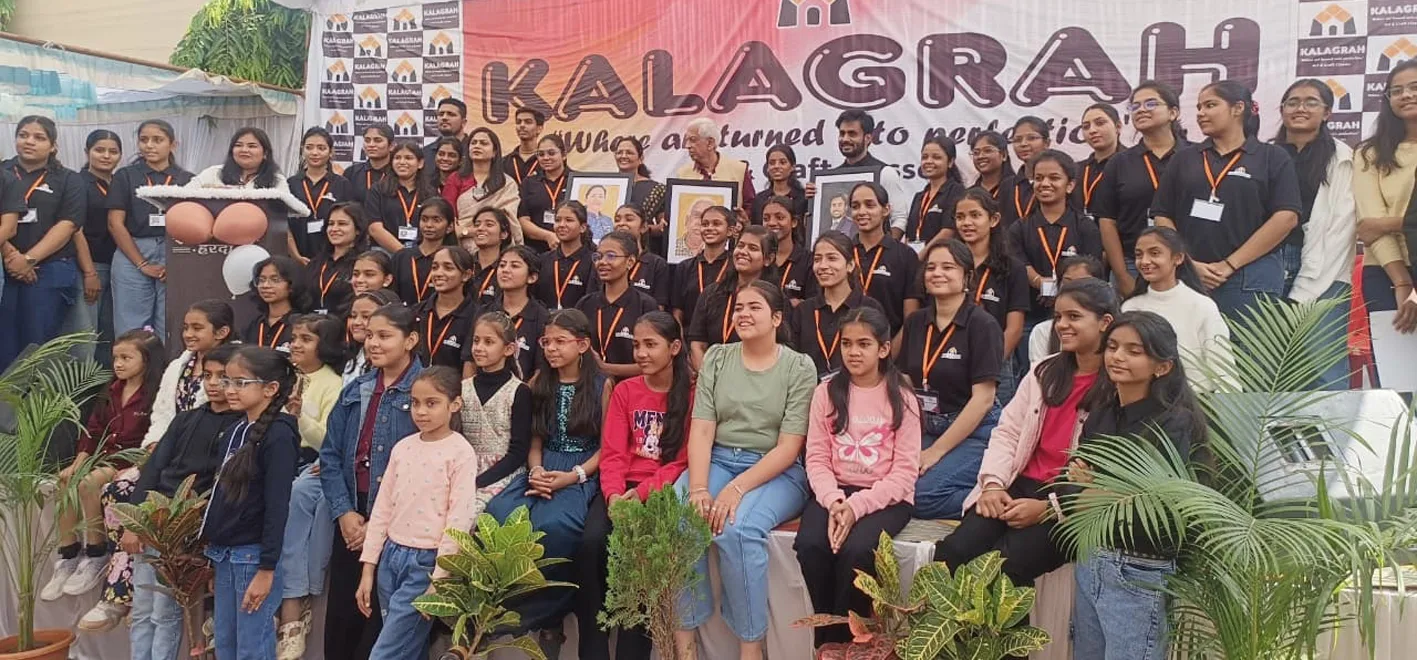 तीन दिवसीय चित्रकला प्रदर्शनी के समापन पर कलाकारों को दिए सर्टिफिकेट  