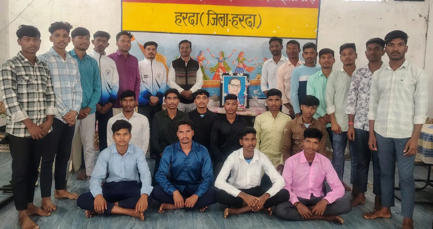 आदिवासी महाविद्यालयीन बालक छात्रावास में मनाया संविधान दिवस