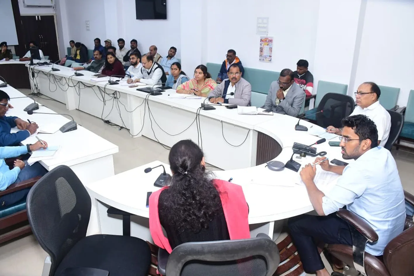 ठण्ड के मौसम को ध्यान में रखते हुए सार्वजनिक स्थानों पर अलाव जलाए जाएं
