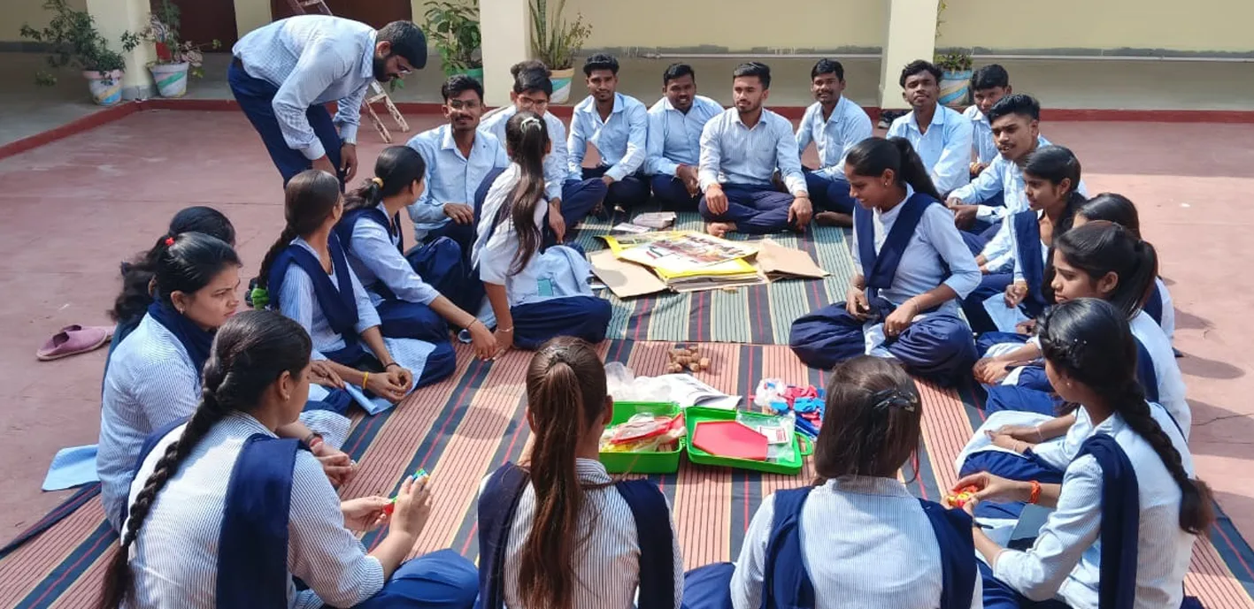 नाटकों के माध्यम से दी विद्यार्थियों को जानकारी
