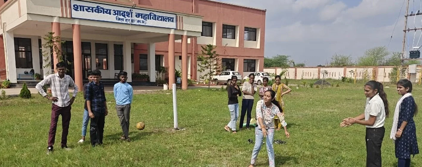 शासकीय आदर्श कॉलेज में हुई प्रश्नमंच प्रतियोगिता  