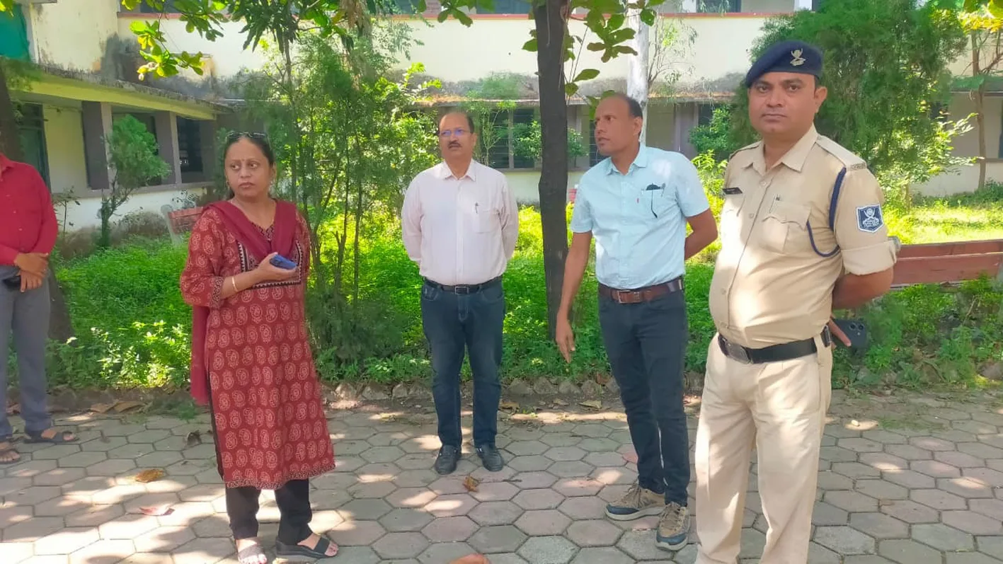 जिपं सीईओ ने पॉलिटेक्निक कॉलेज पहुंचकर व्यवस्थाओं का लिया जायजा