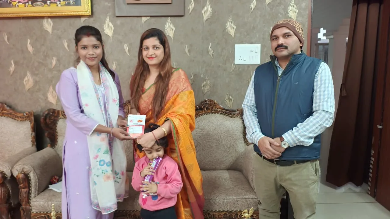 कलेक्टर ने सुकन्या समृद्धि योजना के तहत खुलवाया अपनी बेटी का खाता