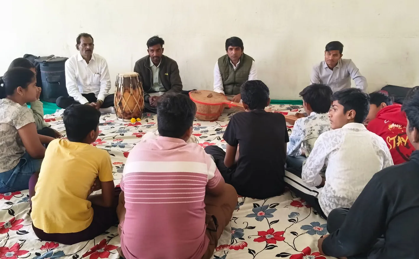 महर्षि ज्ञान पीठ में गूंजे फिर कबीर के भजन