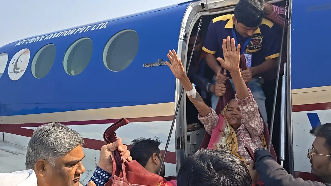 लकवा ग्रस्त महिला को इलाज के लिए हवाई जहाज से भेजा इन्दौर