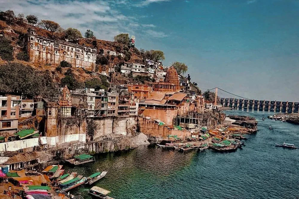 ओंकारेश्वर में जनता के विरोध के आगे प्रशासन झुका
