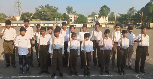 बाल स्वयंसेवकों का निकला पथ संचलन