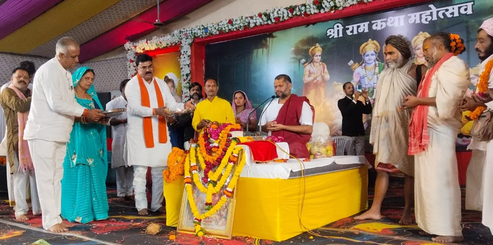 पूर्व मंत्री कमल पटेल ने आरती कर आशीर्वाद लिया