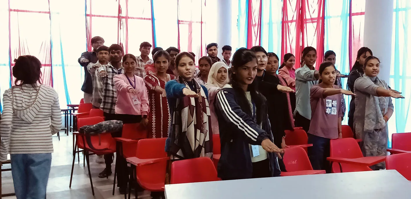 एड्स दिवस पर मानव श्रृंखला बनाकर दिया जागरुकता का संदेश