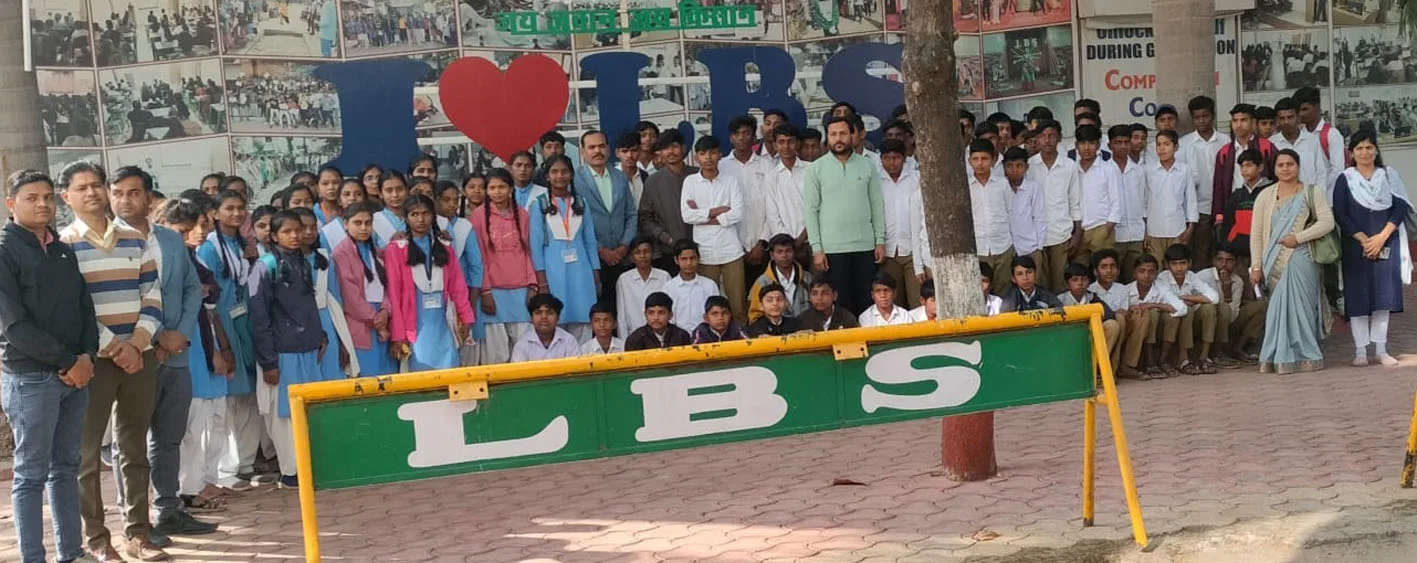 छात्र-छात्राओं को कराया औद्योगिक भ्रमण